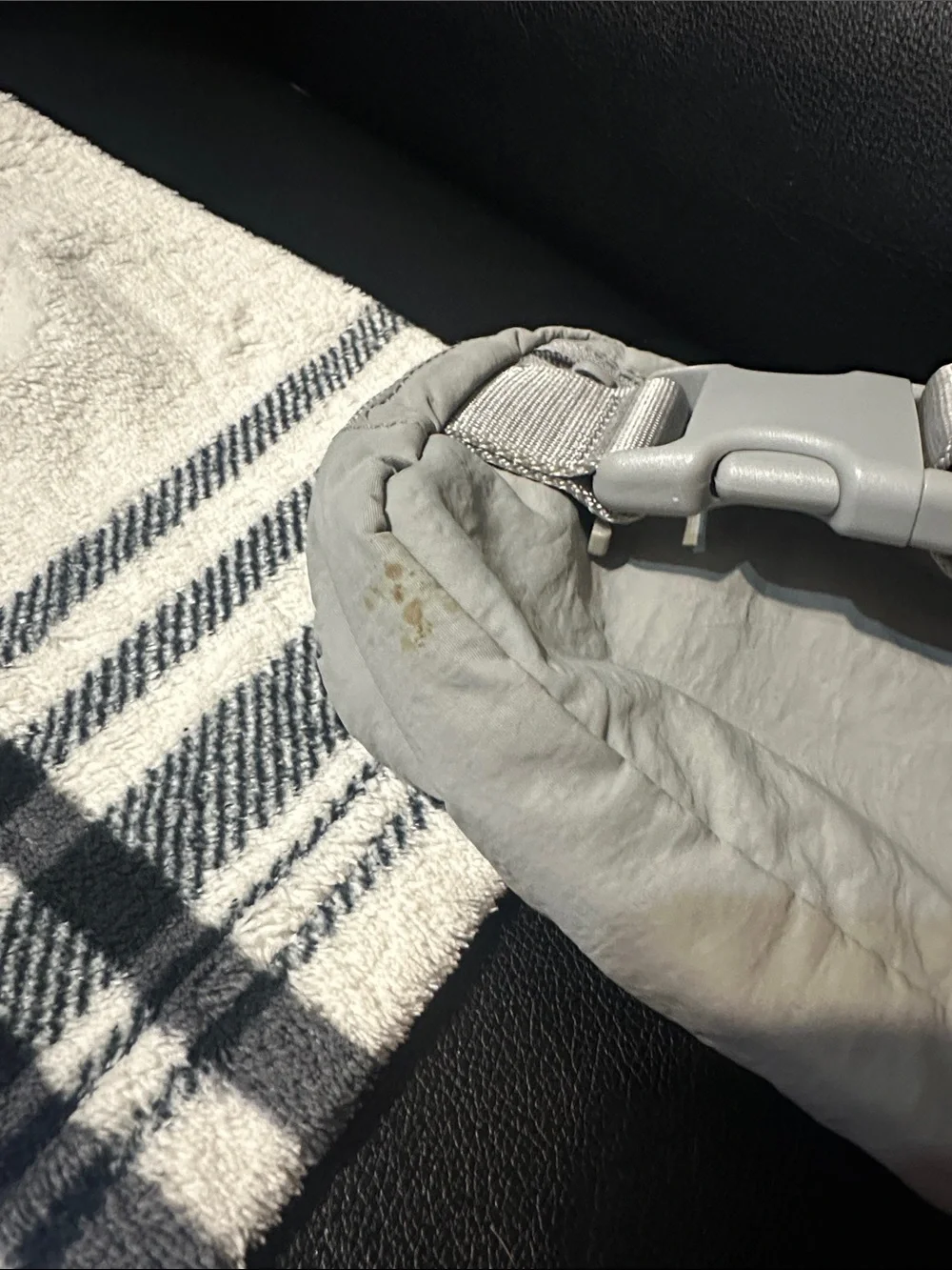 lululemon athletica small light gray/cream belt bag